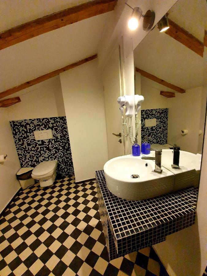 Villa Swiss Сэчеле Экстерьер фото